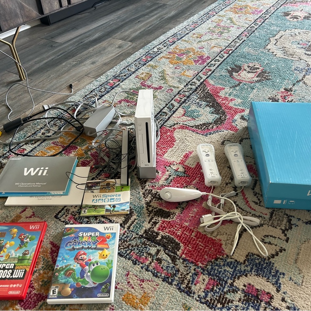 Nintendo Wii Console Set - White with Accessories - Picture 5 of 5